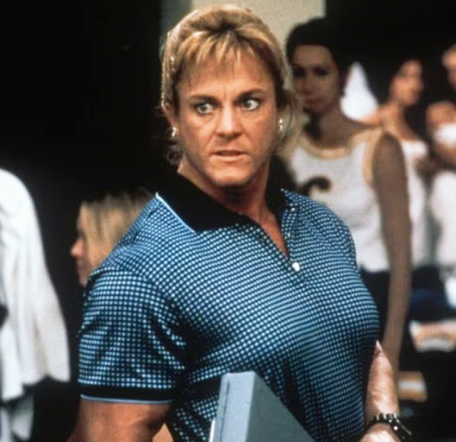 Jayne Trcka ficou famosa ao interpretar Miss Man no filme Todo Mundo em Pânico, de 2000.