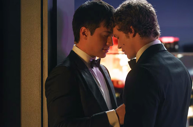 'Heated Rivalry' acompanha a rivalidade e o romance entre dois jogadores de hóquei, o canadense Shane Hollander (Hudson Williams) e o russo Ilya Rozanov (Connor Storrie).