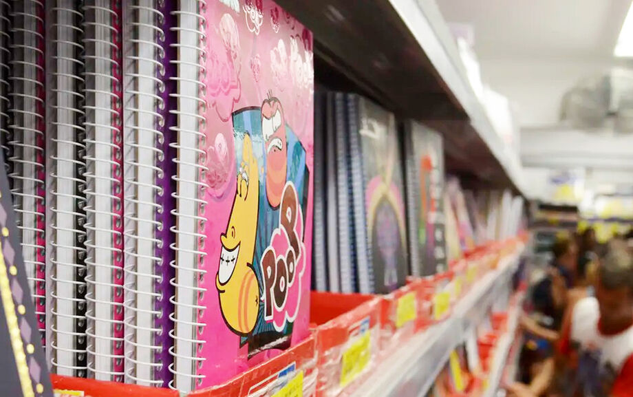 Pesquisa do Procon aponta grandes diferenças de preços no material escolar em Dourados.