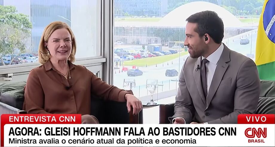 Ministra diz que governo não pretende aprovar PEC da Segurança sem ajustes no texto.