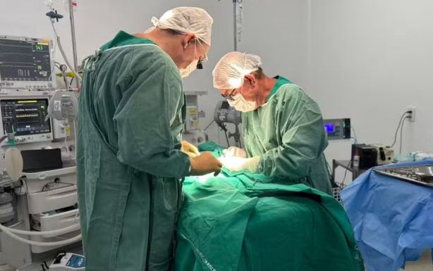 Gêmeos siameses de MT passaram por cirurgia de separação no Hemu.