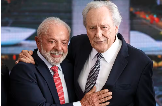 Presidente Luiz Inácio Lula da Silva e Ricardo Lewandowski, em cerimônia pelos três anos do atos de 8 de janeiro