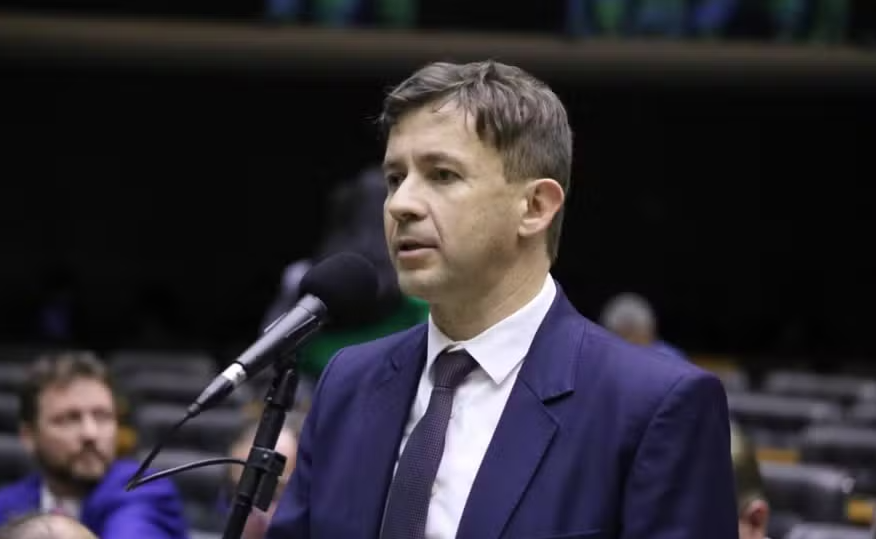 Operação da Polícia Federal investiga suspeitas de desvio de emendas parlamentares no Acre.