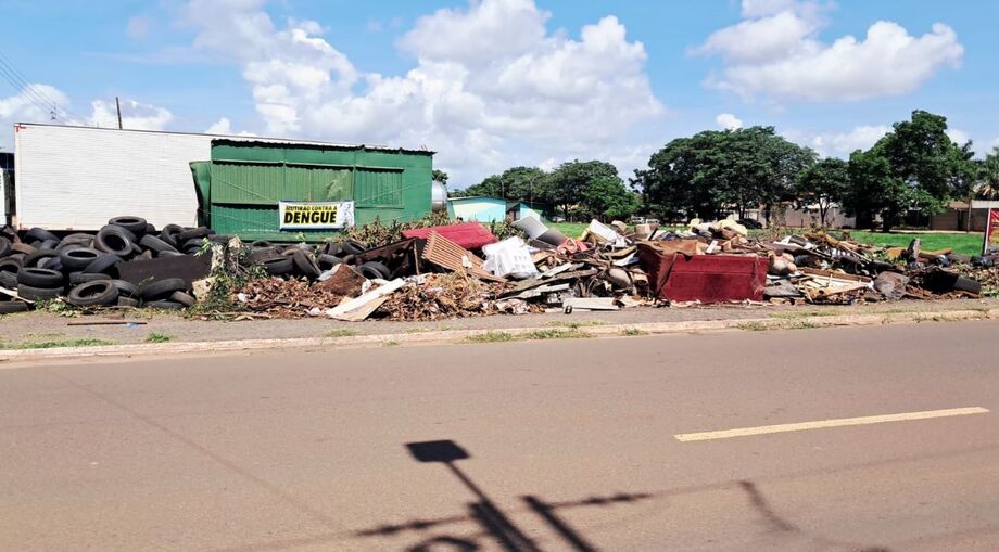 A campanha vai percorrer todas as regiões de Campo Grande até a primeira semana de fevereiro, antecipando-se ao aumento sazonal das notificações de arboviroses, comum neste período do ano.