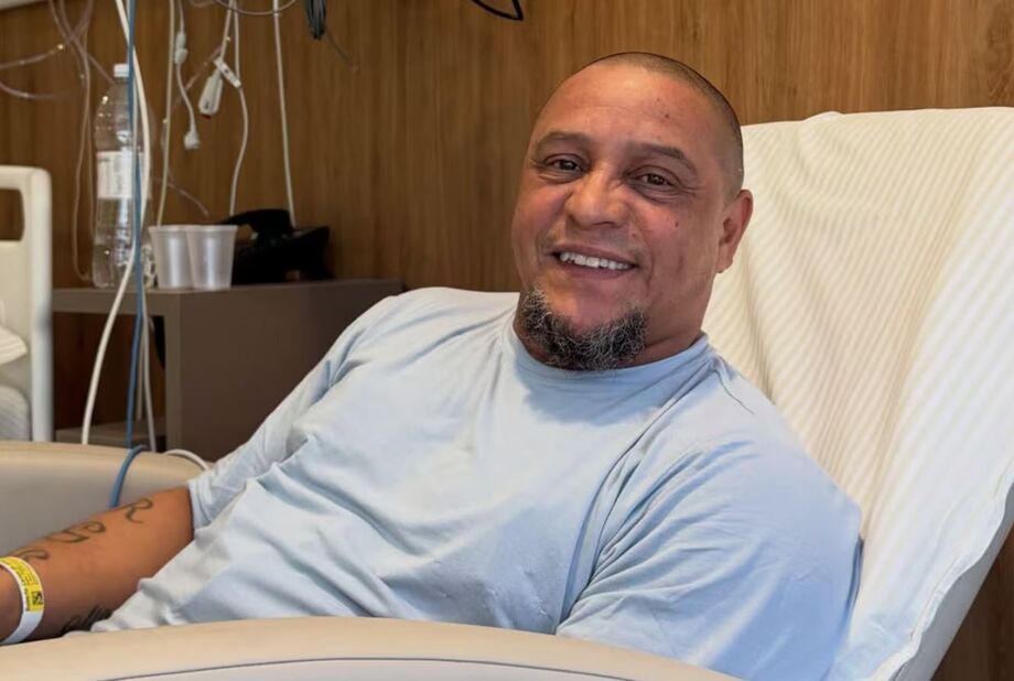 Roberto Carlos se recupera após cirurgia cardíaca e segue estável em hospital de São Paulo