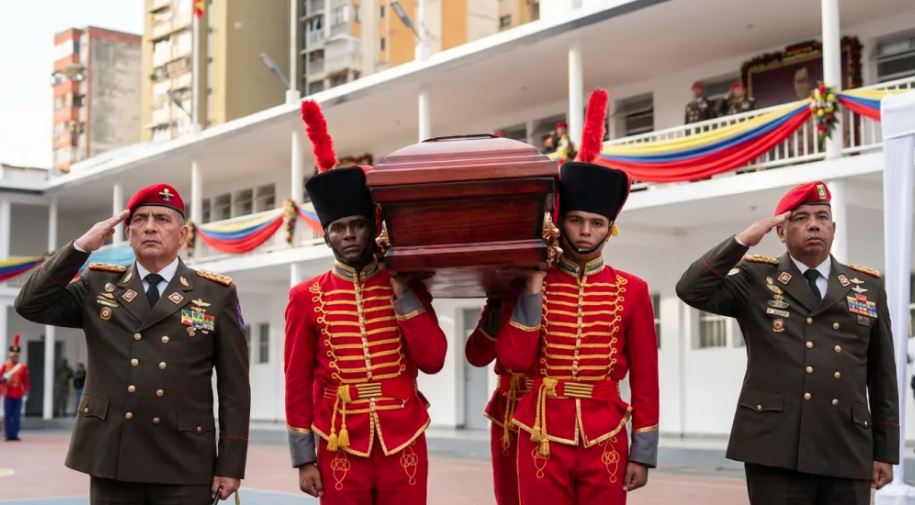 Cerimônia homenageia soldados venezuelanos mortos após ataque militar dos Estados Unidos ao país