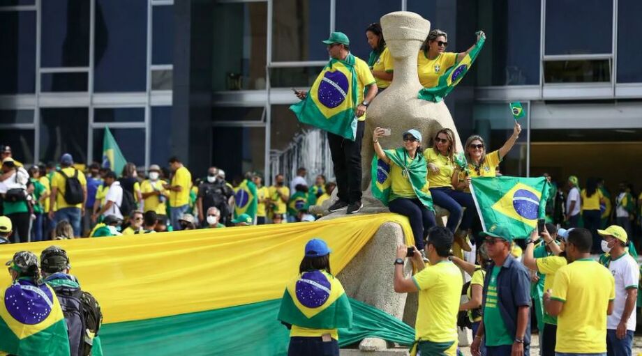 Três anos após os ataques de 8 de janeiro, governo Lula e STF fazem atos em Brasília e reforçam discurso em defesa da democracia.