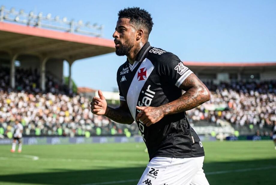 Paulinho de Paula chega a Porto Alegre para exames antes de ser oficializado como reforço do Inter para 2026.