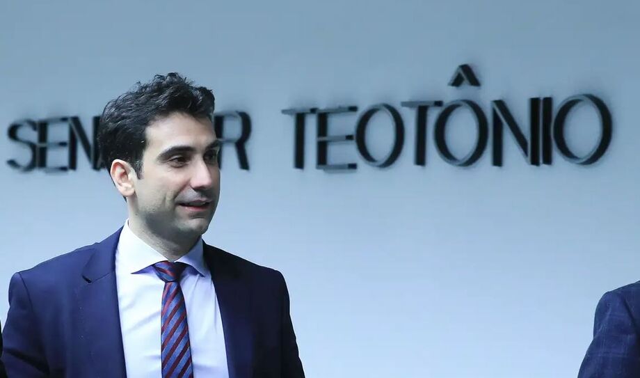 Presidente do Banco Central, Gabriel Galípolo, liga para Lula e Haddad para agradecer apoio em meio à investigação do TCU sobre o caso Master.