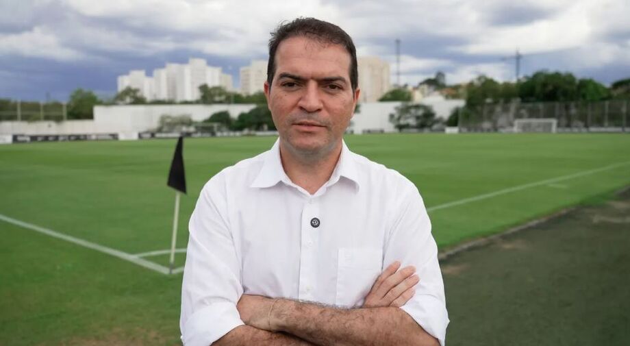 Novo executivo de futebol, Marcelo Paz, é apresentado no CT Joaquim Grava e promete um Corinthians competitivo, mas sem loucuras financeiras no mercado.