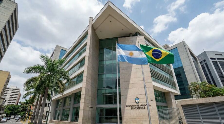 Brasil comunicou que deixará de custodiar a Embaixada da Argentina em Caracas após mais de um ano de representação diplomática.