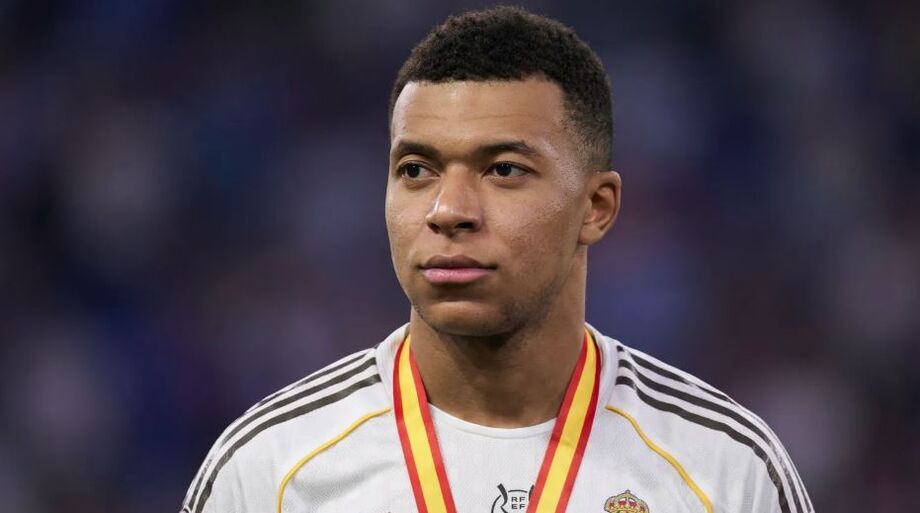 Mbappé durante a final da Supercopa da Espanha, vencida pelo Barcelona, em jogo marcado por clima tenso após o apito final.