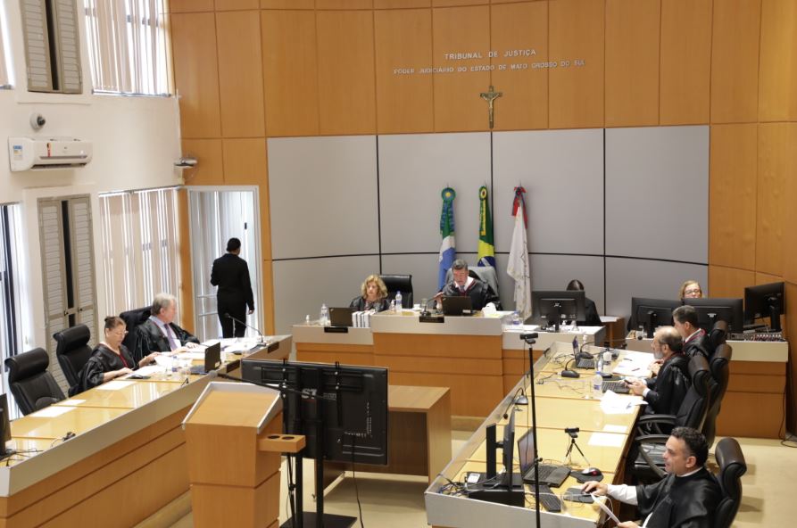 TJMS condenou banco a indenizar consumidor por cobranças excessivas realizadas no local de trabalho.