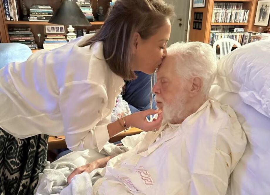 Júlia Almeida homenageia o pai, Manoel Carlos, em publicação emocionada nas redes sociais.