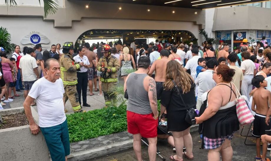 Moradores deixaram prédios após terremoto de magnitude 6,5 atingir o sul e o centro do México