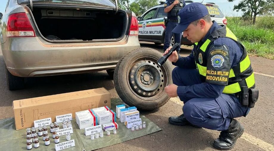 Remédios emagrecedores de origem estrangeira foram encontrados escondidos no estepe de um veículo na MS-386.