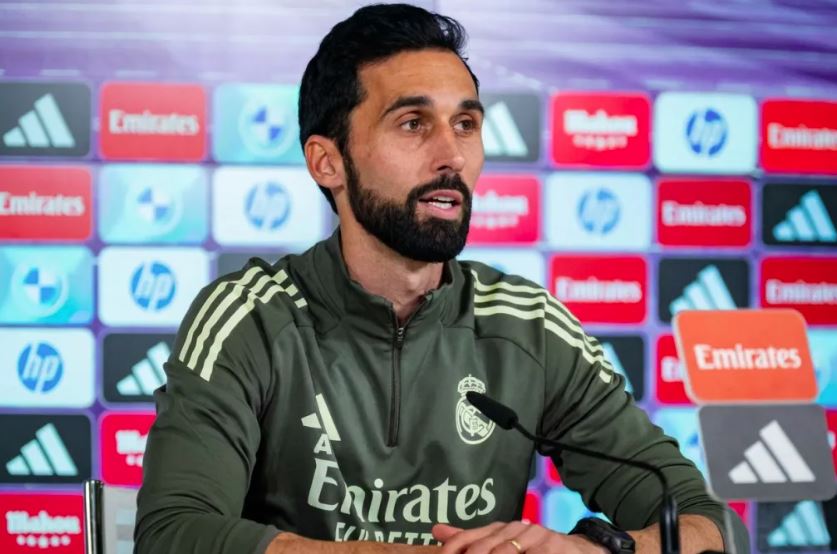 Álvaro Arbeloa é apresentado como novo técnico do Real Madrid e comanda primeiro treino no clube.