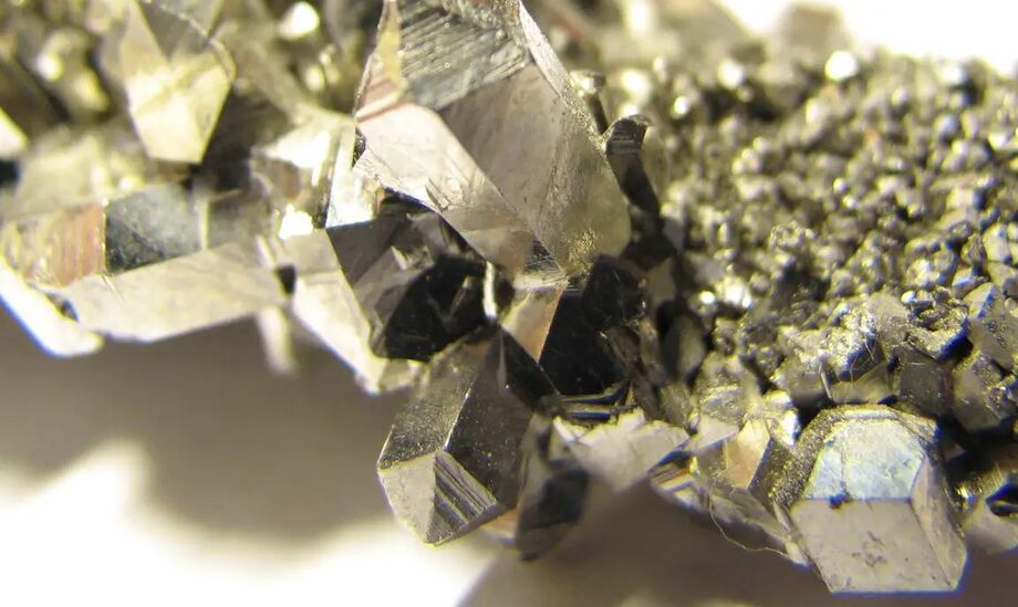 USP desenvolve bateria funcional de nióbio de 3 volts