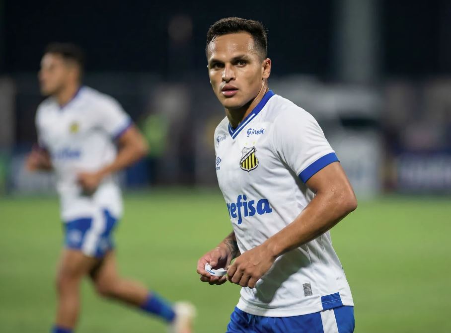 Robson abriu o placar e foi decisivo na vitória do Novorizontino sobre o Guarani.