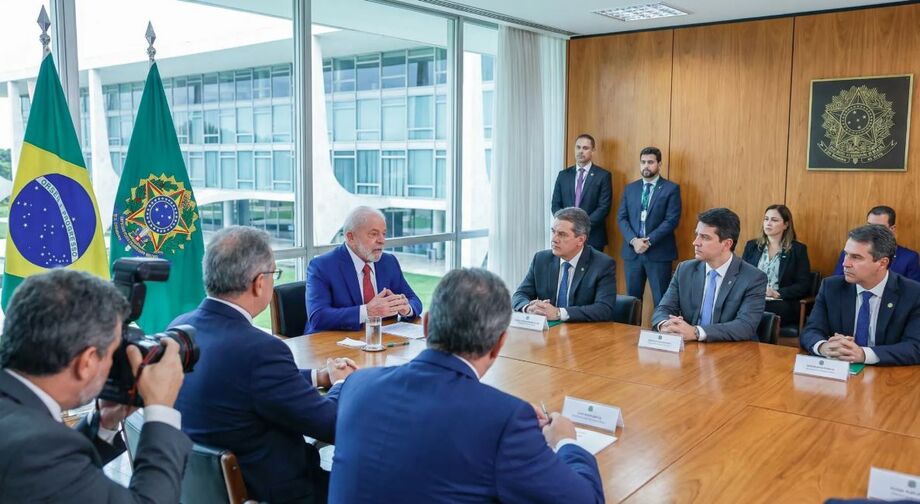 Presidente Lula se reúne com ministros, STF e Polícia Federal para discutir ações contra o crime organizado.