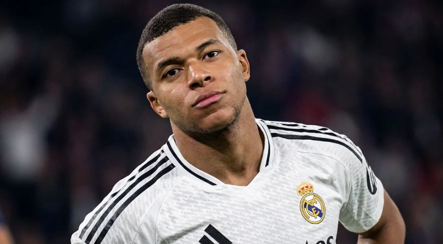 Mbappé segue com dores no joelho esquerdo e não enfrenta o Levante pelo Campeonato Espanhol