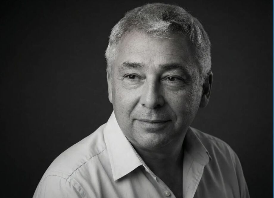 Luiz Pedro Fortes dos Santos, pai de uma das vítimas do incêndio da Boate Kiss, morreu aos 70 anos após se afogar na praia de Itaipuaçu, em Maricá, durante alerta de ressaca no litoral do Rio de Janeiro.