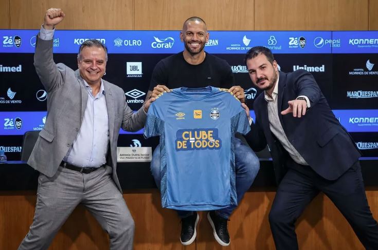 Weverton é apresentado no Grêmio, cita Fábio como inspiração e projeta longa trajetória no gol tricolor.