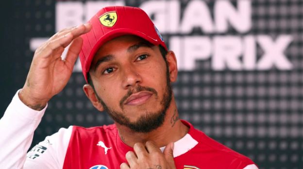 Lewis Hamilton terá novo engenheiro de corrida na Ferrari após temporada sem pódios na Fórmula 1.