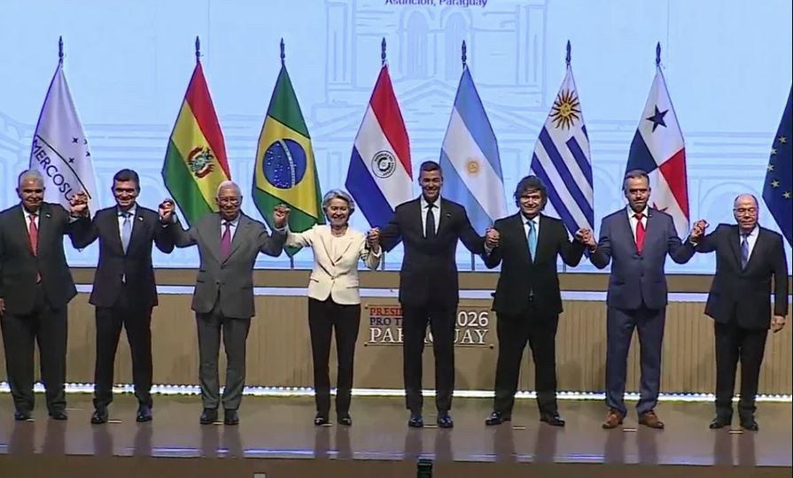 Autoridades do Mercosul e da União Europeia participam da cerimônia de assinatura do acordo em Assunção, no Paraguai.