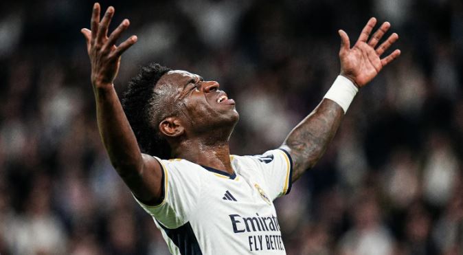 Vinicius Júnior foi vaiado pela torcida do Real Madrid mesmo na vitória sobre o Levante pela La Liga.