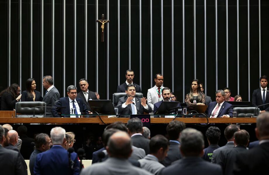 Senado alcançou número mínimo de assinaturas para instalar CPI que vai investigar o caso Banco Master.