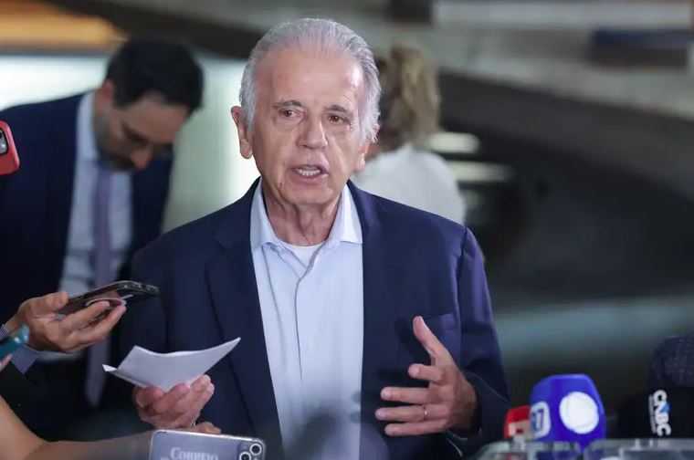 O ministro da Defesa, José Múcio fala sobre a invasão da Venezuela pelos EUA