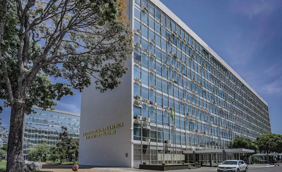 Governo federal inicia estudos para estruturar estratégia nacional voltada ao desenvolvimento da cadeia de terras raras.