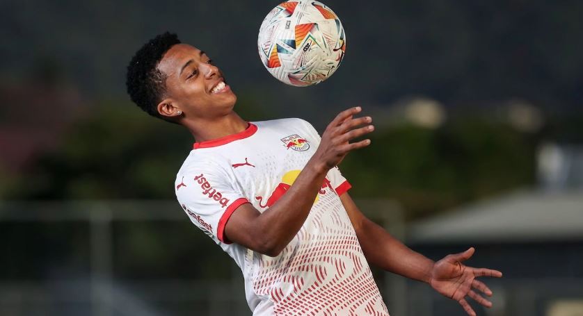 Vanderlan foi submetido a cirurgia cerebral em São Paulo e inicia processo de recuperação.