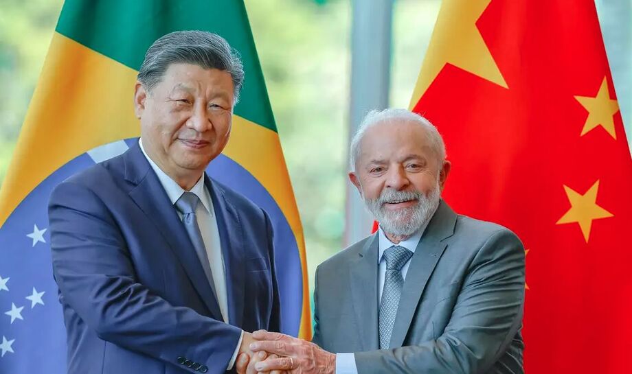 Lula e Xi Jinping discutiram ampliação da cooperação bilateral e política de isenção de vistos.