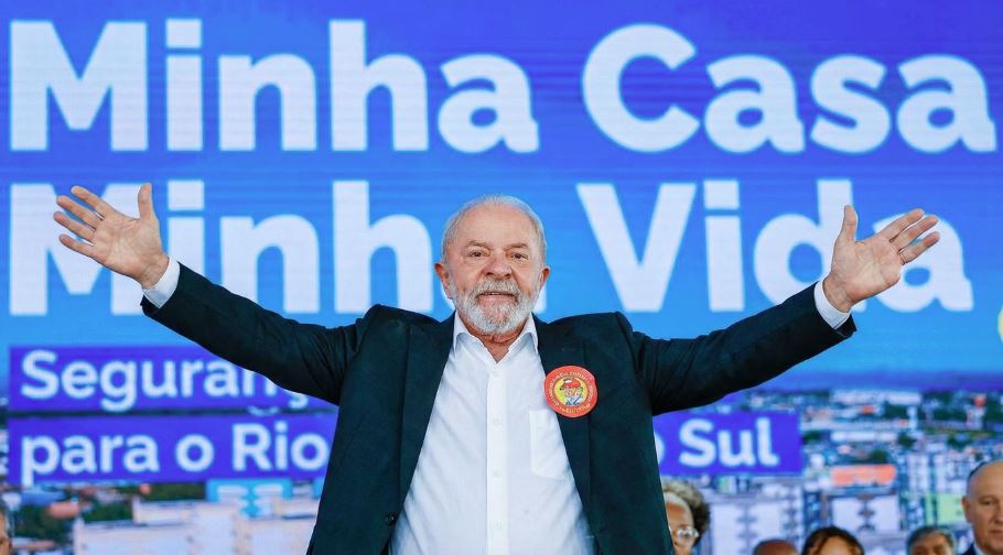 Em Maceió, Lula afirmou que vai percorrer o Brasil e defendeu disputa política sem confronto físico.