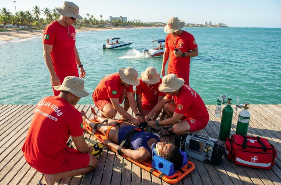 Colisão entre lanchas próximo à Ilha da Gipóia deixou ao menos quatro pessoas feridas