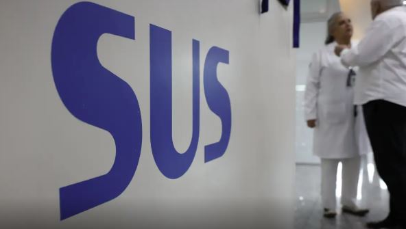 Programa Mais Médicos Especialistas busca ampliar atendimento no SUS em regiões prioritárias do país.