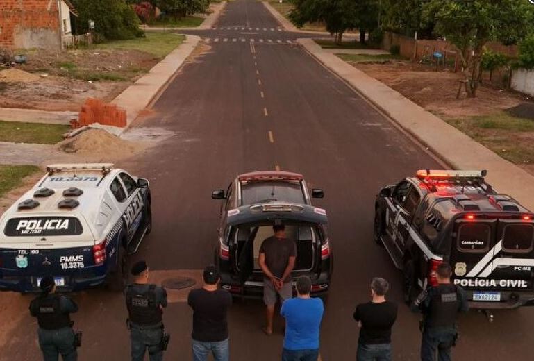 Foragido foi localizado com apoio de drones e preso após operação conjunta das polícias Civil e Militar.