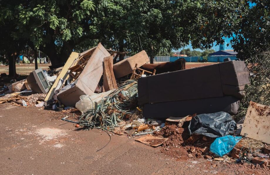 Mesmo após limpeza, descarte irregular de lixo volta a se concentrar em bairros de Campo Grande.