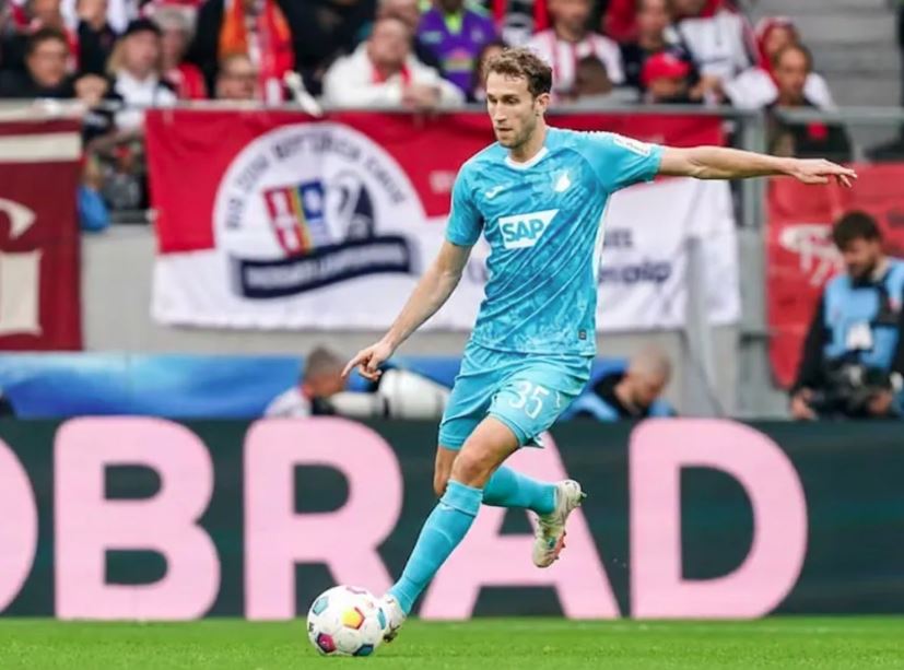 Arthur Chaves marcou em sua estreia e ajudou o Augsburg a virar sobre o Bayern em Munique