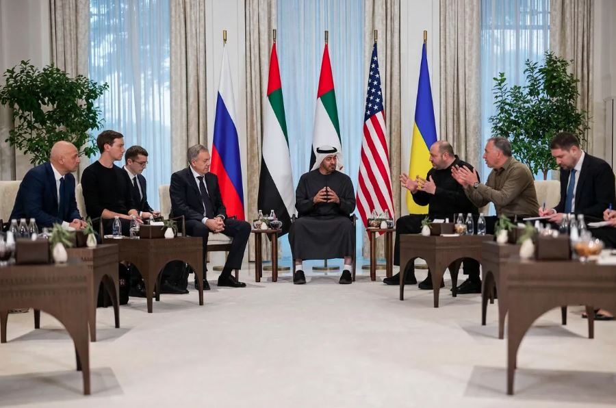 Representantes de Ucrânia, Rússia e EUA se reuniram em Abu Dabi para discutir caminhos para o fim da guerra