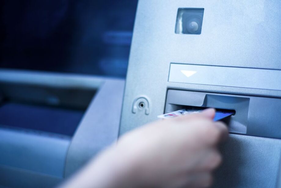 Bancos ampliam investimentos em inteligência artificial e tecnologia no Brasil.