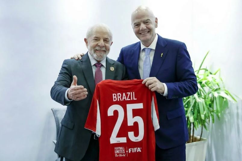Lula e o presidente da Fifa, Gianni Infantino, durante reunião em Brasília para tratar de eventos internacionais no Brasil.