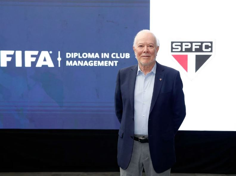 Presidente do São Paulo, Harry Massis Jr. minimizou risco de rebaixamento e pediu apoio da torcida ao time.
