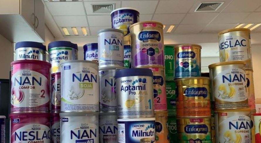 Danone anunciou recall limitado de fórmulas infantis após alerta sanitário envolvendo possível contaminação bacteriana.