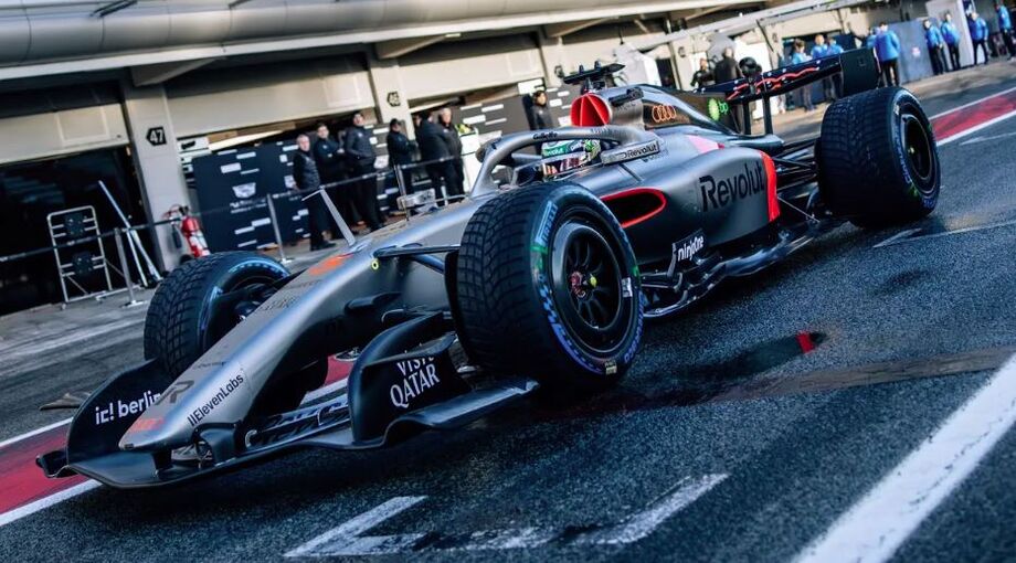 Gabriel Bortoleto teve atividade interrompida após problema mecânico no carro da Audi durante testes em Montmeló