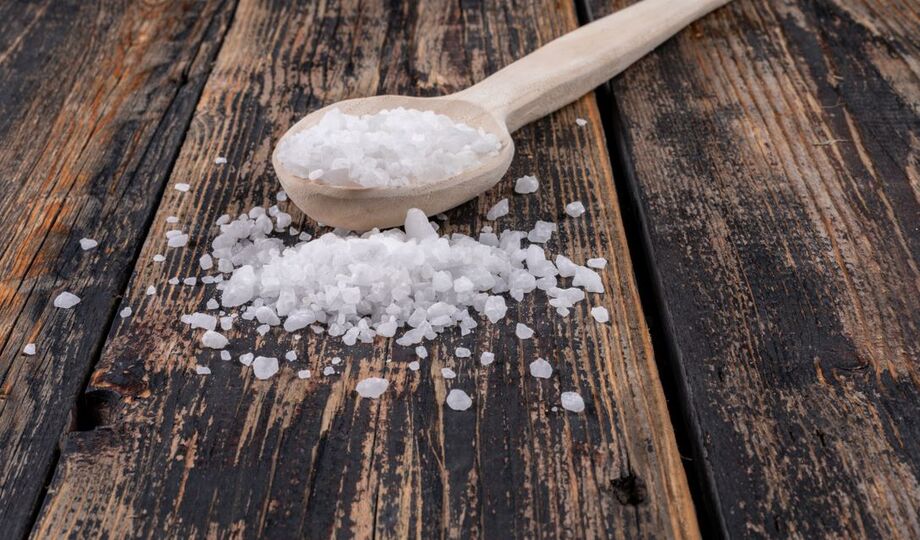 Lote de sal grosso teve comercialização e consumo suspensos após reprovação em teste de iodo.