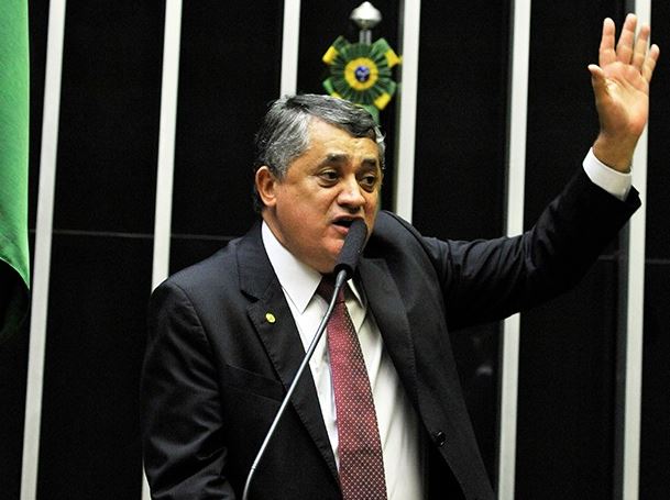 José Guimarães afirma que caso do Banco Master não envolve o governo federal e critica abertura de CPI.