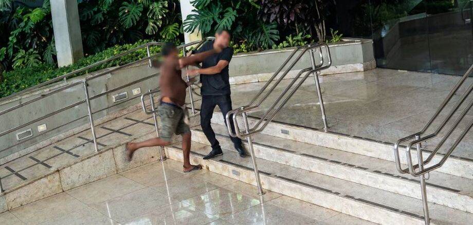 Câmeras registraram o momento em que o andarilho atacou paciente transplantado; polícia busca suspeito em Campo Grande.